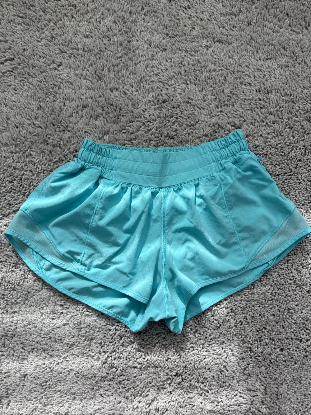 Lululemon Hotty Hot Low Rise lined Shorts Electric Turquoise. Size 4